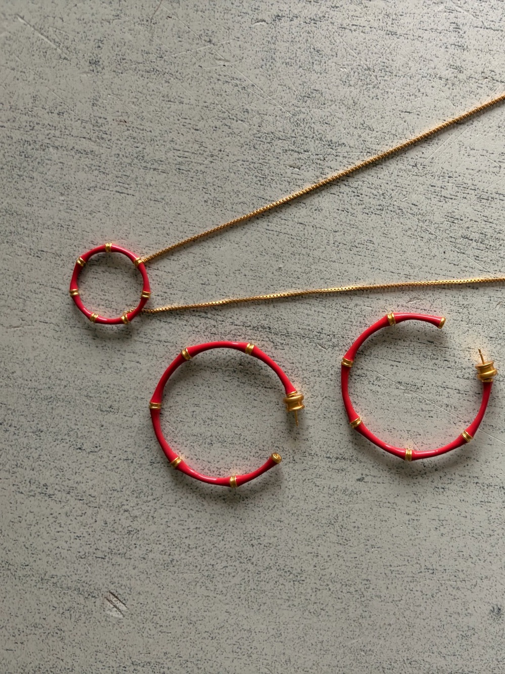 NWOT Julie Vos Coral Enamel  Bamboo Hoop Earrings & Necklace Set - Women Jewelry